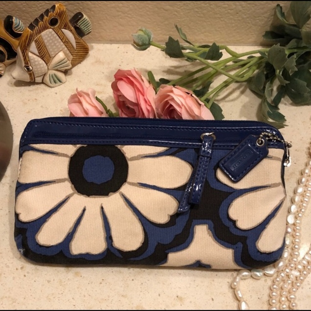 Coach Signature Flower Wallet